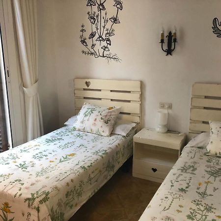 Hostal Parellades Sitges Ngoại thất bức ảnh