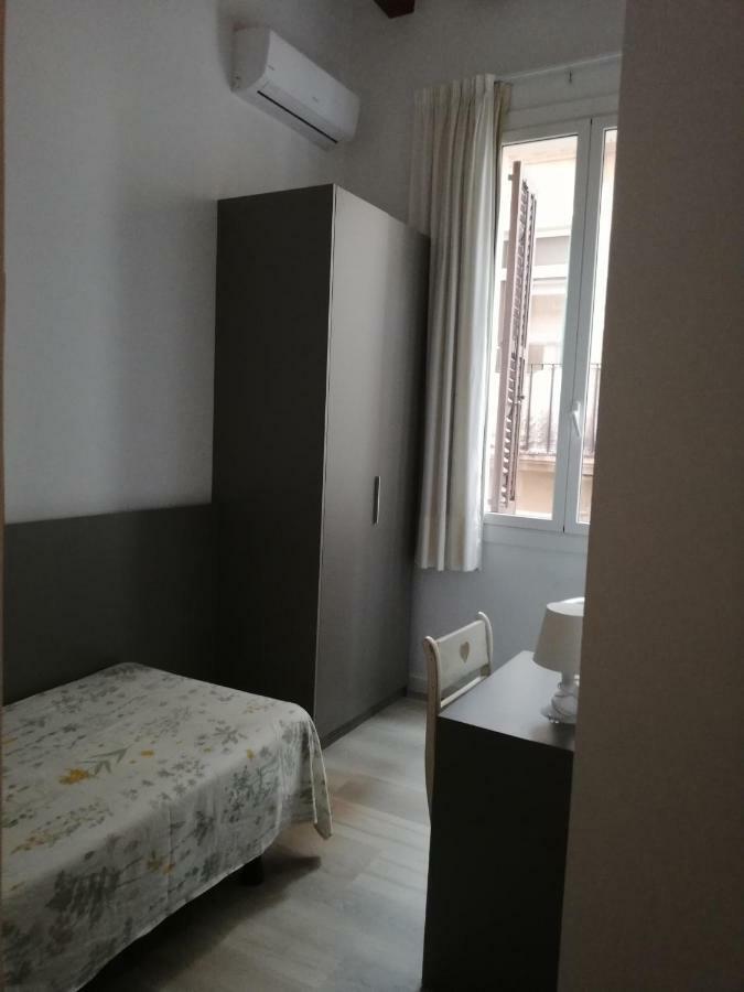 Hostal Parellades Sitges Ngoại thất bức ảnh