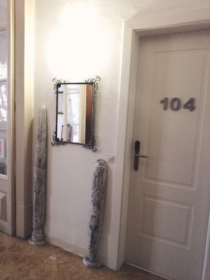 Hostal Parellades Sitges Ngoại thất bức ảnh