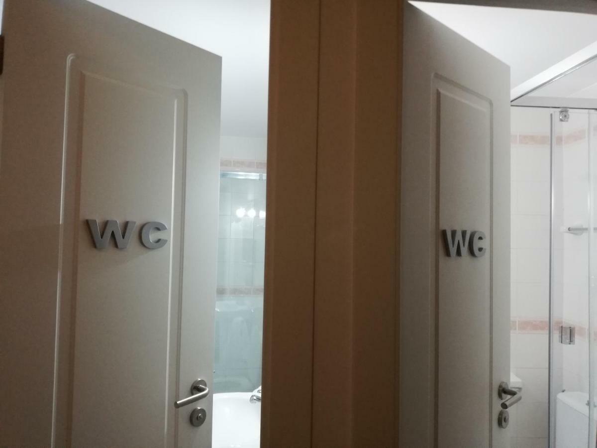Hostal Parellades Sitges Ngoại thất bức ảnh