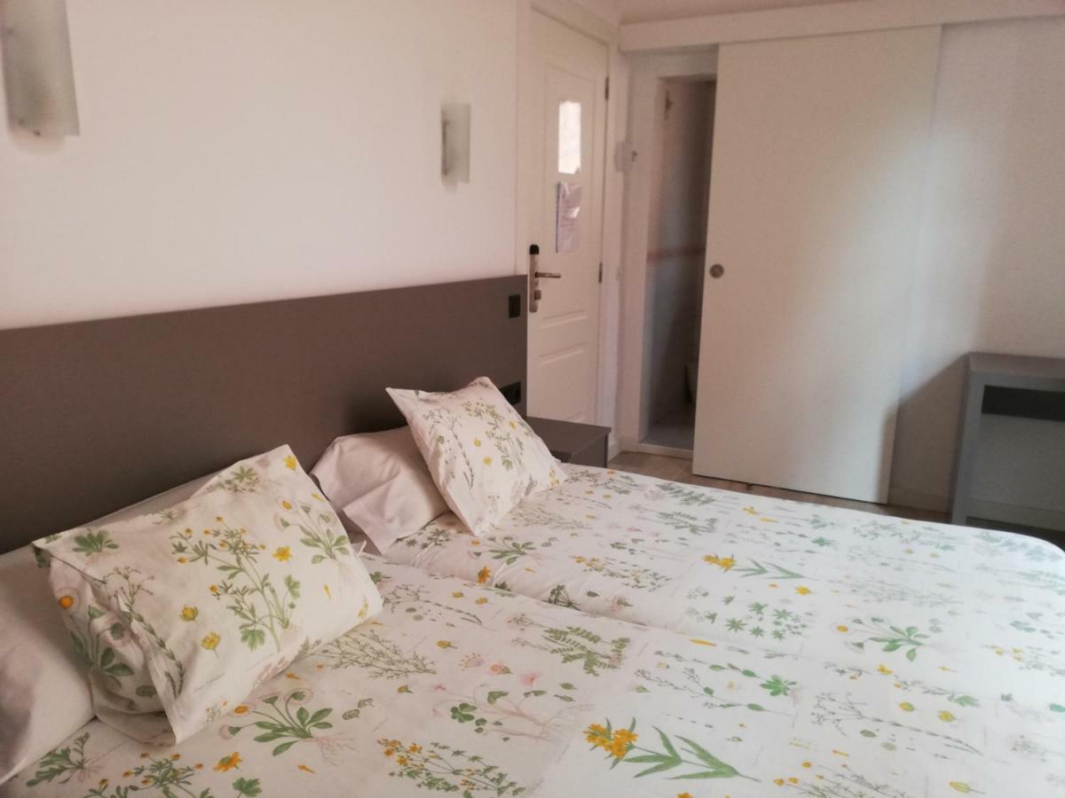 Hostal Parellades Sitges Ngoại thất bức ảnh
